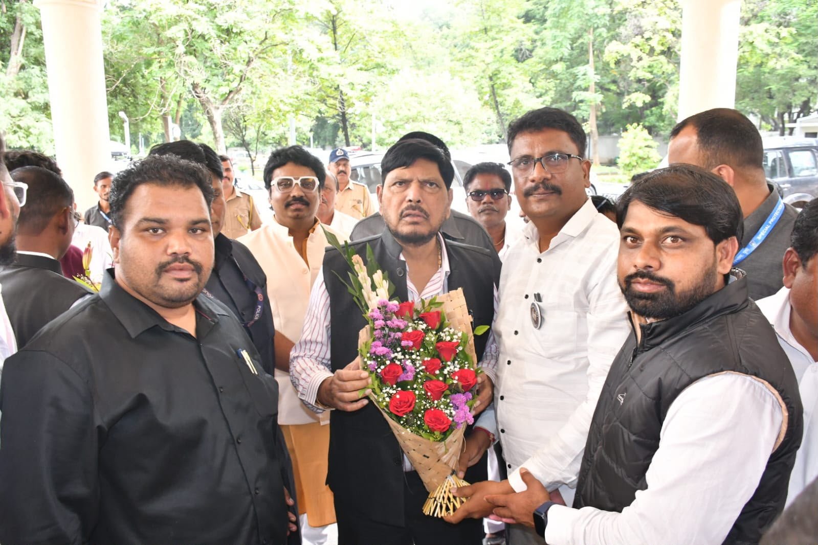 बार्टीच्या जाचक अटींविरोधात रिपब्लिकन बहुजन विद्यार्थी परिषदेचे निवेदन; केंद्रीय राज्यमंत्री रामदास आठवले यांचे हस्तक्षेपाचे आश्वासन